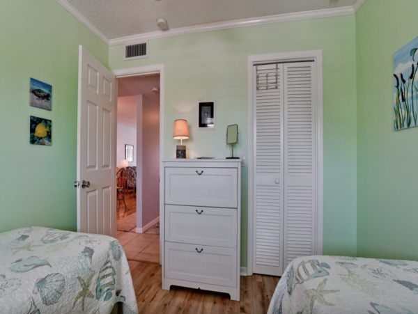 Holmes Beach 2 Bedroom Beach Front Vacation Rental Sleeps 4